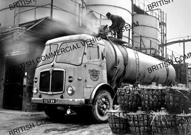 AEC Mammoth Major 8 Mk.V / Harold Wood & Sons Ltd., Heckmondwike / AEP21868a