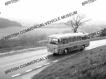 AEC Reliance / Glenton Tours, London, 90 / AEP28702Bq