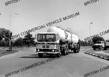 AEC Mammoth Major 6 tractor unit / Express Dairies / AEP36323a
