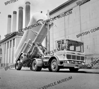 AEC Mandator / J W French & Co. Ltd., Chelsea / AEP45717-8