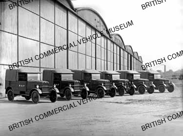 6 Trojan vans / RAF / L003301q