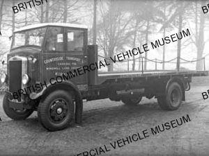 Leyland Badger TSA4 / Flat lorry with posts and chains / L017003q