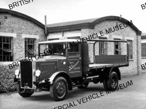 Leyland Cub KZ3 / flat lorry with top rail and tailboard / L018208q