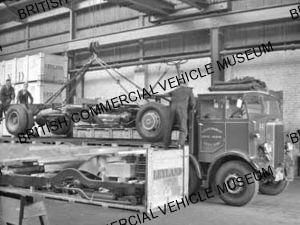 Leyland Flat Engine Chassis / London Transport TF / L022652a
