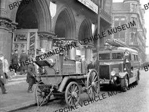 Horse-drawn steam fire engine / Auxilliary Fire Service / L023438a