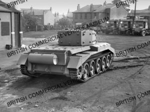 Leyland Centaur tank / L025886a
