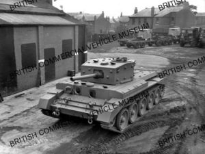 Leyland Centaur tank / L025893a