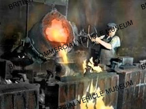 Pouring molten iron / L044009b