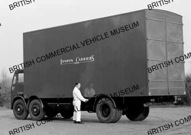 Leyland Steer / London Carriers Ltd / L061834a