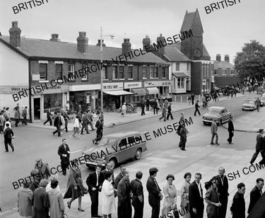 Leyland Motors employees / L075972a