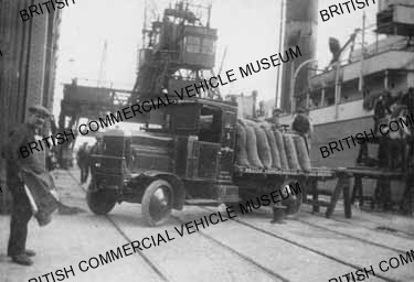Leyland n / c lorry / Younger and Co Brewers / LPF0885