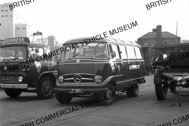 Mercedes Benz minibus / Guiness / MAT0731q