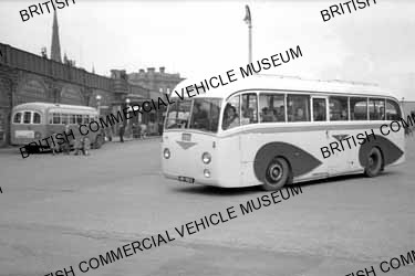 Leyland Royal Tiger PSU1 / 13 / Yorkshire Woollen, 745 / MAT2712q