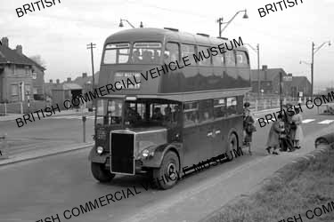 Leyland Titan PD2 / 11 / Leeds Corporation, 207 / MAT2753Nq