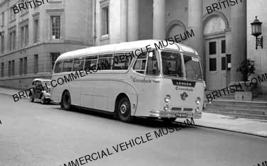 Leyland Tiger Cub PSUC1 / 2 / Lewis Cronshaw Ltd., London / MAT2889q