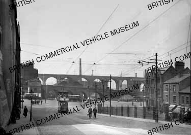 D / D tram and two n / c buses / Tram: Manchester, 504; buses: British / Z00132