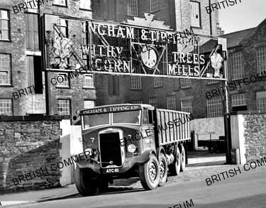 Leyland Octopus TEW9 / Ingham and Tipping Ltd / L016593a