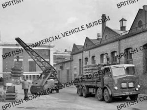 Leyland Octopus / Fordhouses Service Stn., Wolverhampton / L052882a