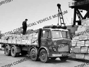 Leyland Octopus / J & H Hinchcliffe, Bury / L067694a
