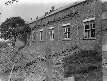 Construction of new engine shop / Leyland Motors Ltd / L020009q