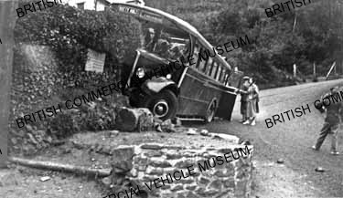 AEC Regal / Rear entrance coach / Batty Holt / Vehicle shown at the scene of an accident / AEM01206q