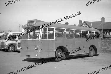 Leyland Royal Tiger PSU1/13 / Lydney/BBW C41F / Red & White UC1751 / MAT0500q