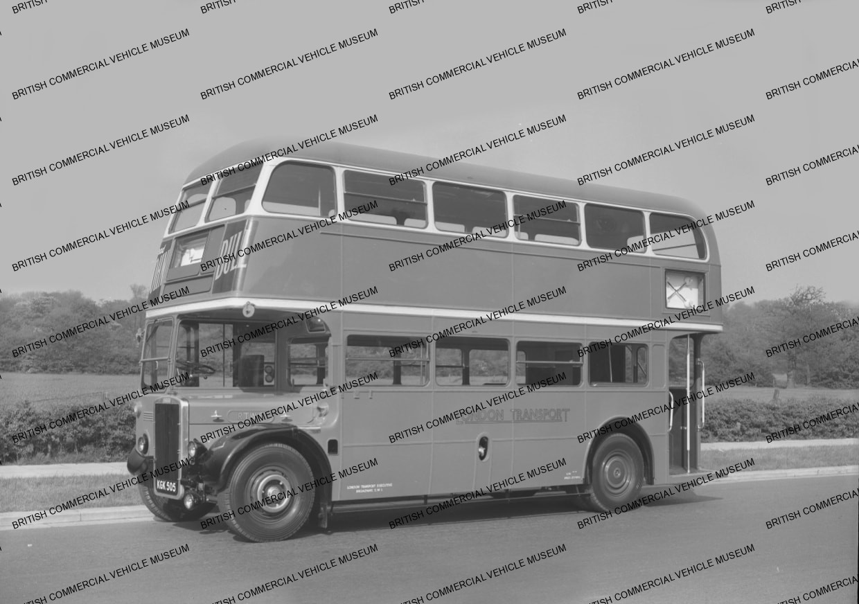 Leyland / bus / London Transport / L037899j