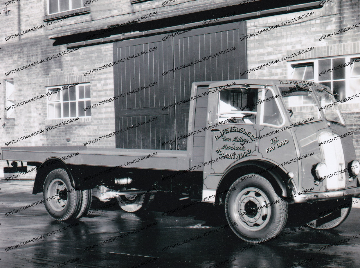 Thornycroft Nippy Star/R J Fisher, Hollingwood/TCC00582