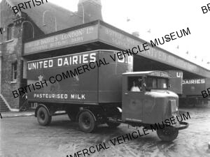Scammell, Mechanical Horse/Box van/United Daries/S002914J